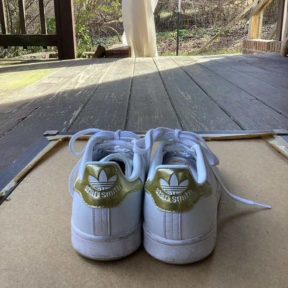 Adidas Stan Smith white with gold trim sneakers, size 5.5 - Picture 5 of 8